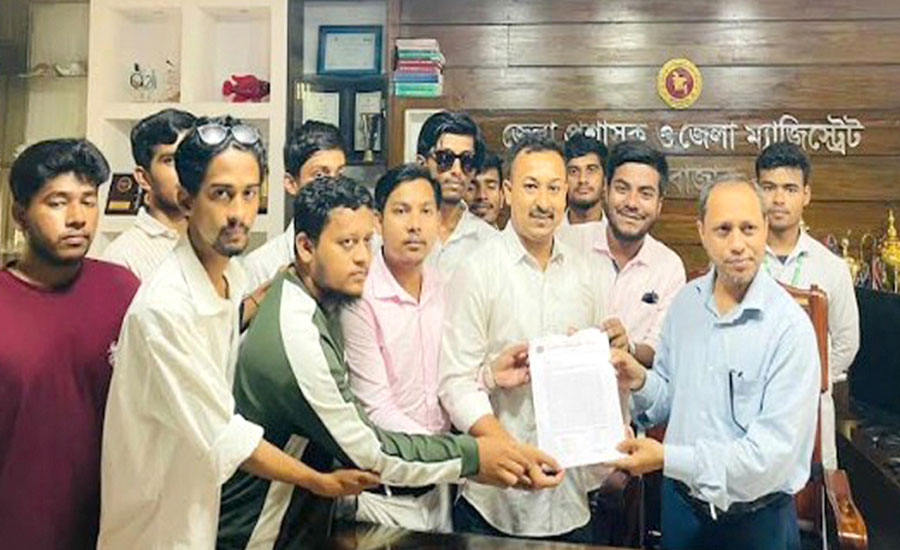 কক্সবাজার সিটি কলেজ জাতীয়করণের দাবিতে ছাত্রদলের স্মারকলিপি