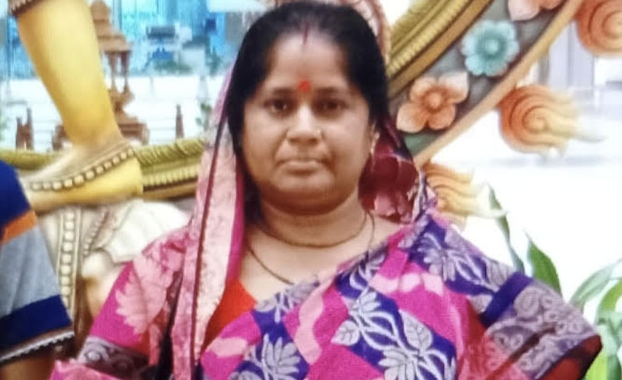 সাতক্ষীরা শহরের  মুখ ও মাথা থেতলে নারীকে হত্যা