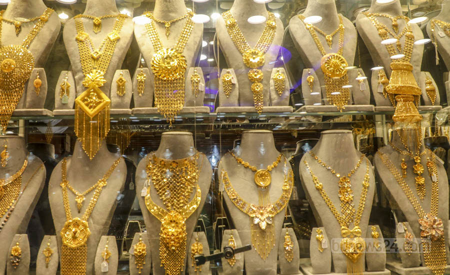 দেশের বাজারে কমলো সোনার দাম, ভরি কত?