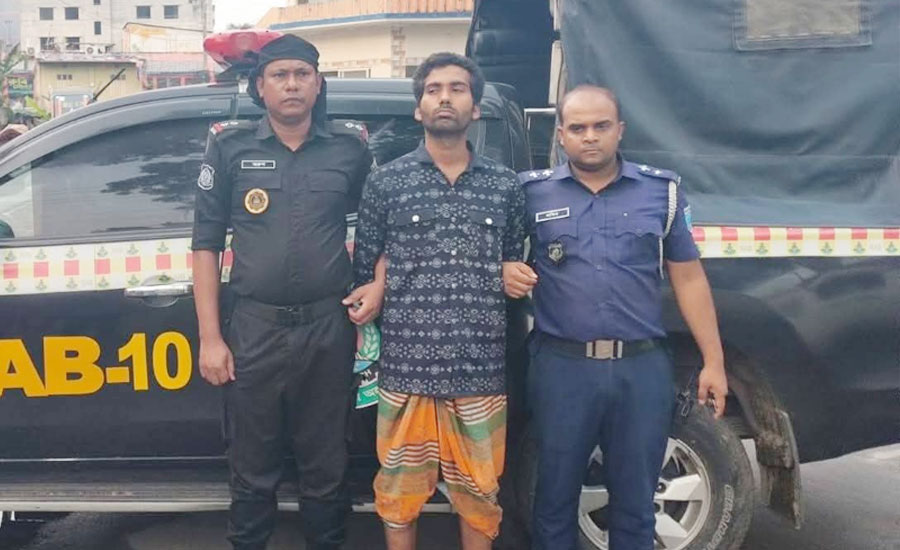 ফরিদপুর সদর  আলোচিত তিন খুনের অভিযুক্ত আকাশ মোল্লাকে (২৮) কে  র‍্যাব ও পুলিশের যৌথ উদ্যোগে গ্রেফতার