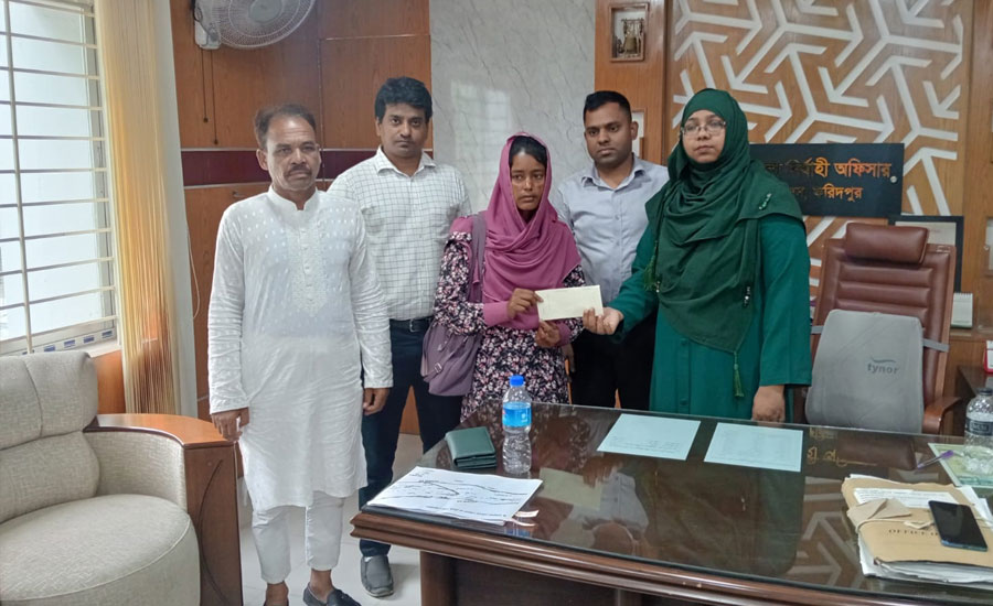 লেবাননে নিহত প্রবাসী নারী দিপালী আক্তারের পরিবারকে চরভদ্রাসন উপজেলা প্রশাসনের সহায়তা