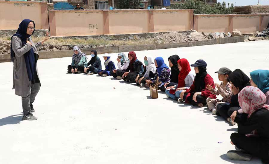 ২৫ হাজার নারী স্বাস্থ্যকর্মী ও শিক্ষক হারানোর ঝুঁকিতে আফগানিস্তান: ইউনিসেফ