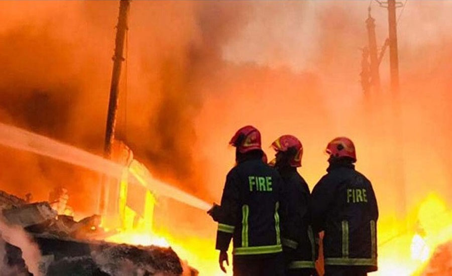 ঢাকার বাংলাবাজারে আগুন, নিয়ন্ত্রণে ২ ইউনিট