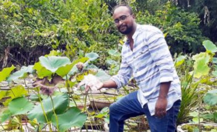 মানিকগঞ্জের হরিরামপুরে তরুণ উদ্যোক্তার বিশ্বমানের ফুল বাগান