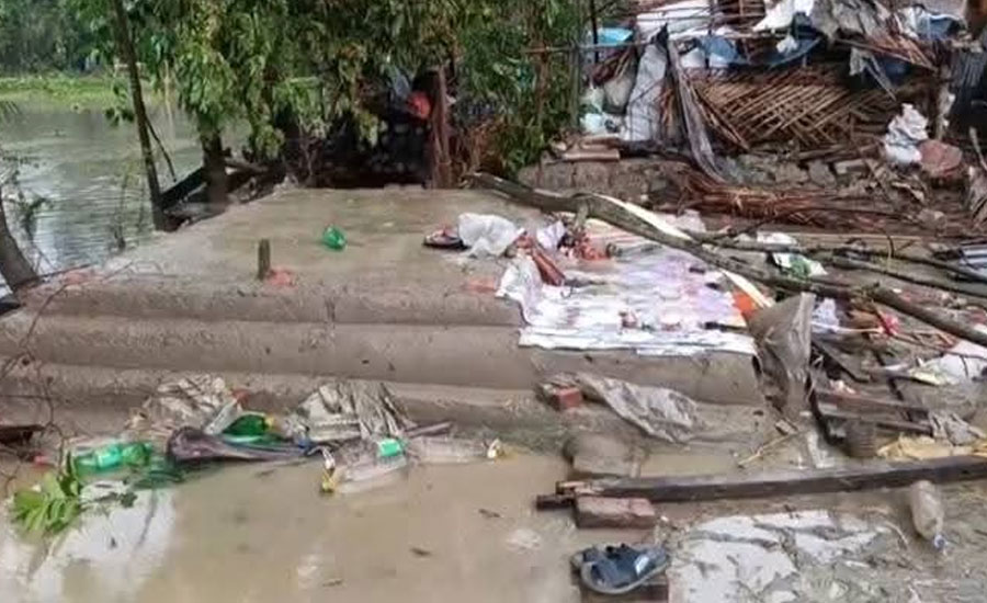 কলাপাড়ায় কালবৈশাখীর তাণ্ডব লন্ডভন্ড ঘরবাড়ি ও মন্দির, খোলা আকাশের নিচে পরিবার