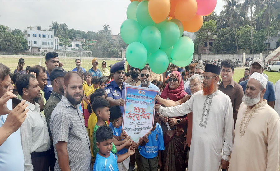 সাতক্ষীরায় জেলা পর্যায়ে প্রাথমিক বিদ্যালয় গোল্ডকাপ ফুটবল টুর্নামেন্ট বালক ও বালিকা ২০২৬ এর উদ্বোধন