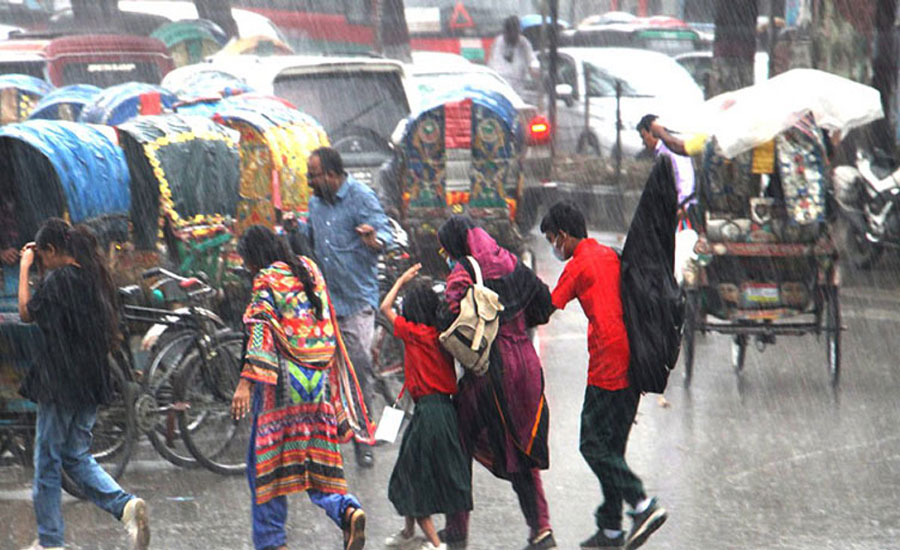 দিন শুরু বৃষ্টিতে, ভোগান্তিতে রাজধানীর মানুষ