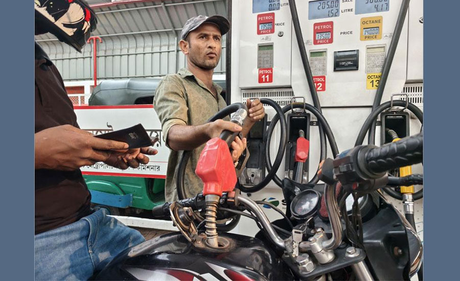 বিশ্ববাজারে জ্বালানি তেলের দামে আগুন