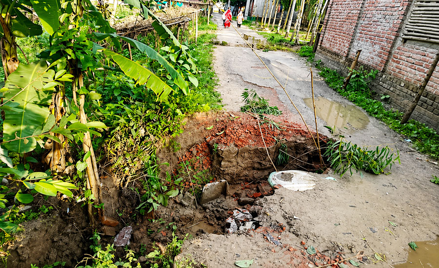 সরিষাবাড়ীতে ভারি বর্ষণে রাস্তাঘাটের ব্যাপক ক্ষতি, ভোগান্তিতে জনসাধারণ
