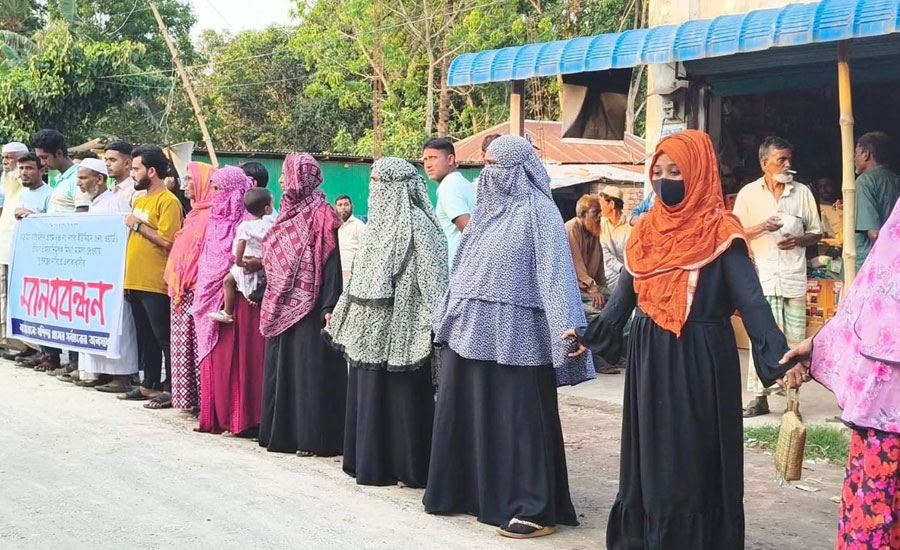 নাটোরের বড়াইগ্রামে সাজানো মামলা প্রত্যাহার ও গ্রেফতার দুইজনের মুক্তির দাবিতে মানববন্ধন  
