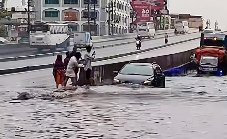 টানা বর্ষণে গাজীপুর নগরী অচল, জলাবদ্ধতায় নাকাল জনজীবন