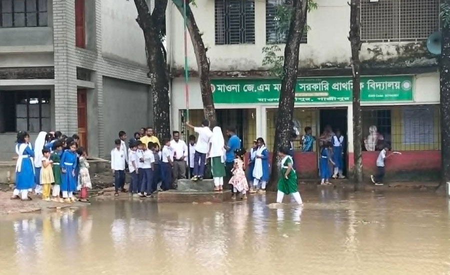 শ্রীপুরে বিদ্যালয় মাঠে সামান্য বৃষ্টি হলেই জলাবদ্ধতা সৃষ্টি, শিক্ষার্থীদের দুর্ভোগ