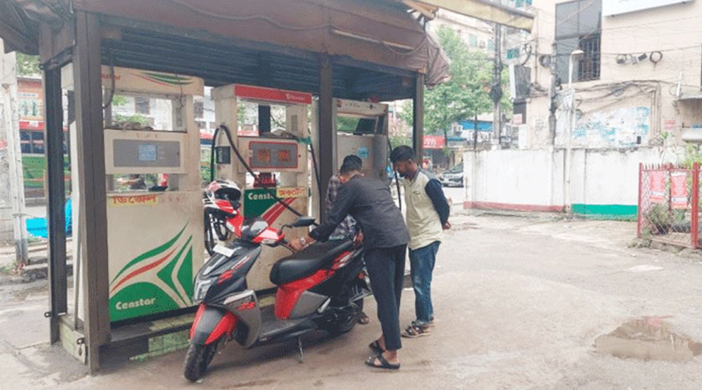 তেলের দীর্ঘ লাইন উধাও, যা বলছেন পাম্পমালিকেরা 