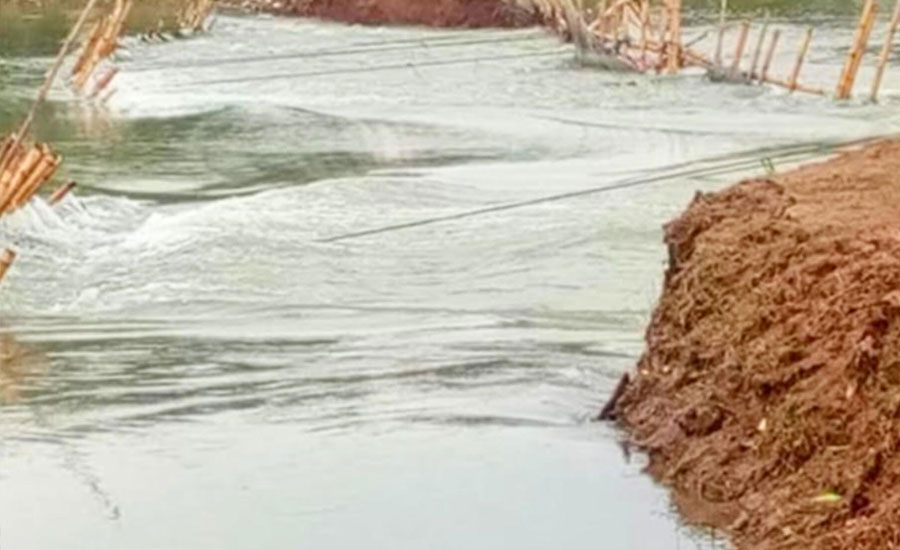 সুনামগঞ্জের হাওরে কৃষকের কান্না থামছে না মধ্যনগরে বাঁধ ভাঙন,পানিতে ডুবছে সোনালি ফসল