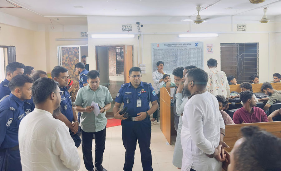 সোনারগাঁওয়ে নগদ ডিস্ট্রিবিউশন হাউসে অস্ত্রসহ সন্ত্রাসী হামলা ও লুটপাট 