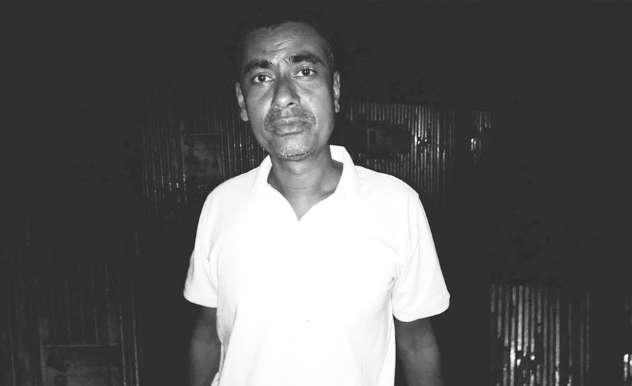 নাটোরে নিজ বাড়ি থেকে মাছ ব্যবসায়ীর গলাকাটা লাশ উদ্ধার