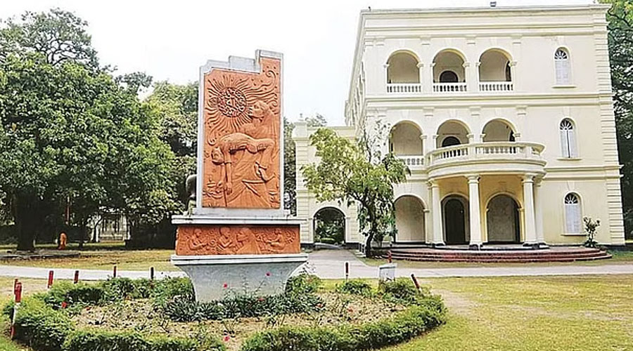 গুপ্তদের কবলে বাংলা একাডেমি : শুদ্ধিঅভিযান জরুরি 