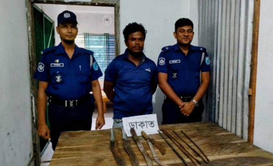 সোনারগাঁয়ে দেশীয় অস্ত্রসহ ডাকাত গ্রেফতার