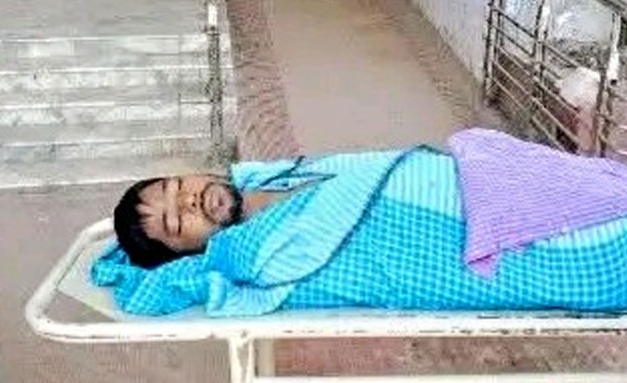 কুড়িগ্রাম সদর হাসপাতালে চিকিৎসাধীন অবস্থায় মৃত রবিউলকে হিমাগারে সংরক্ষণ