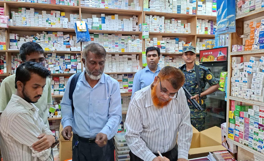 চাঁদপুরে হাসপাতাল ফার্মেসিতে অনিয়মের অভিযোগে ভোক্তা অধিকারের আর্থিক জরিমানা 