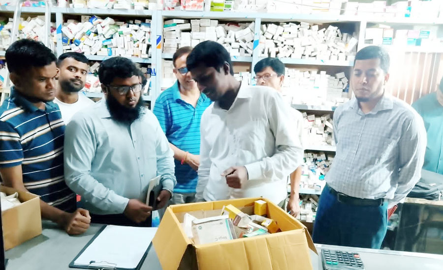 শেরপুরে মেয়াদোত্তীর্ণ ঔষধ সংরক্ষণ ও বিক্রয়ের দায়ে ৩৫ হাজার টাকা অর্থদন্ড
