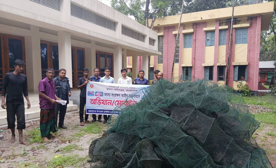 রাজারহাটে অবৈধ মাছ শিকার রোধে মোবাইল কোর্টের অভিযান