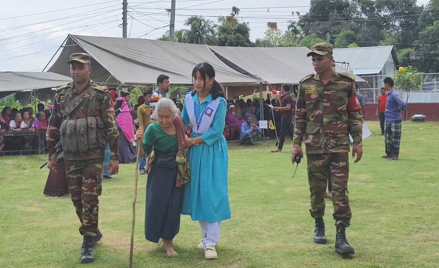 মহালছড়িতে সেনাবাহিনীর বিশেষ চক্ষু ও মেডিকেল ক্যাম্পে সেবা পেলেন ১০২৫ জন