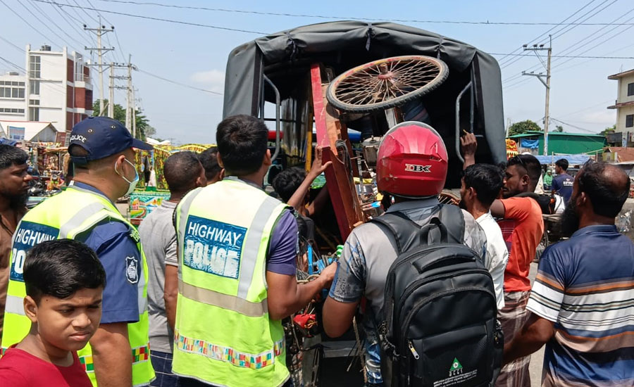 সিংড়ায় ট্রাকচাপায় ছাগল ব্যবসায়ী নিহত, আহত ৩