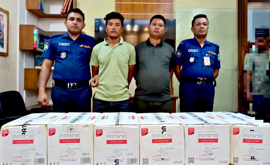 অবৈধ বিদেশী সিগারেট সহ ৪ জন চোরাকারবারী গ্রেফতার