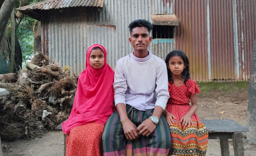 আব্বা বলেছিলেন গাইড বই কিনে দেবেন,এক দুর্ঘটনায় থেমে গেল দুই শিশুর স্কুল আর স্বপ্ন