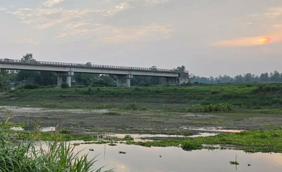 ব্রিজ আছে, রাস্তা নাই, চার বছর ধরে অপেক্ষায় এলাকাবাসী 