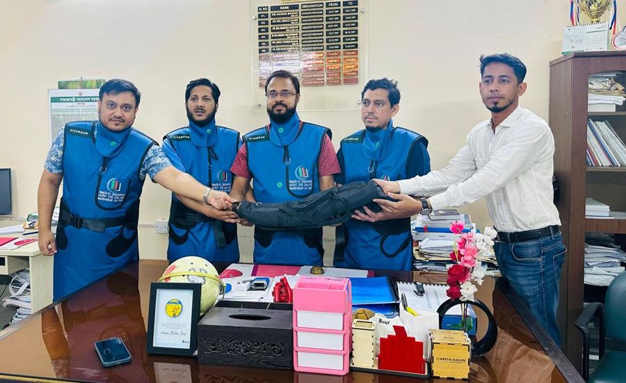 আন্তর্জাতিক মানের ৬টি অত্যাধুনিক রেডিয়েশন প্রটেকশন শিল্ড উপহার  