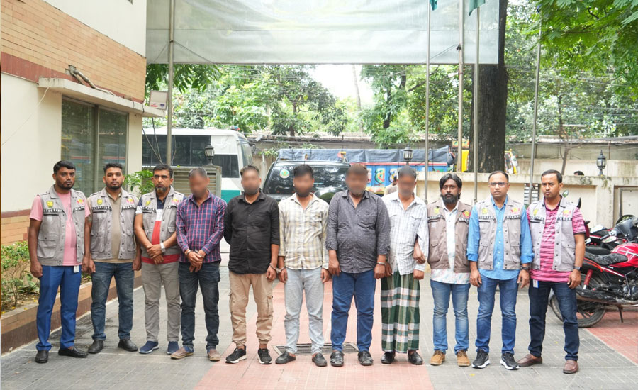 ডাকাত দলের পাঁচ সদস্য গ্রেফতার