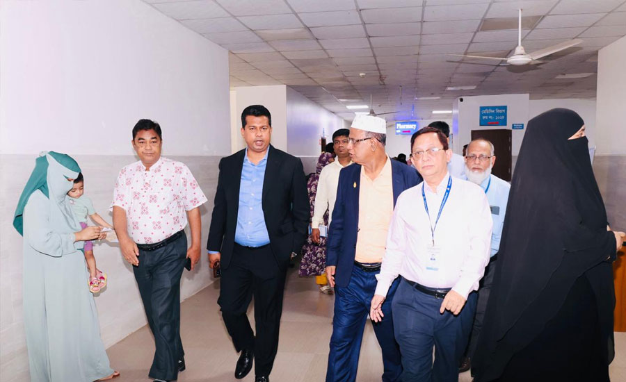 চট্টগ্রাম মা ও শিশু হাসপাতালে মানবিকতার পাঠ দিলেন ডিসি জাহিদ