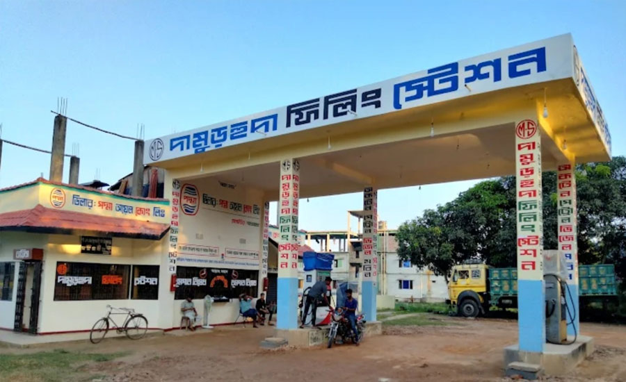 দামুড়হুদায় পরিমাপে কম দেওয়ায় পাম্প মালিককে ৩০ হাজার টাকা জরিমানা 