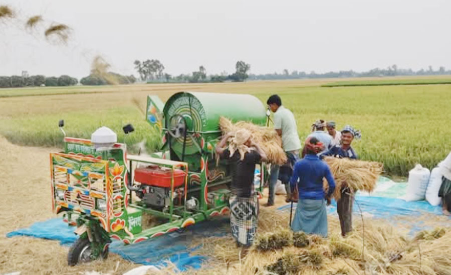 পত্নীতলায় কৃষিতে যন্ত্রের ব্যবহার বাড়ছে 