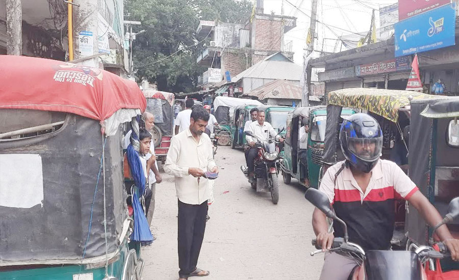 পাথরাইল বাজারে অটোরিকশার ভয়াবহ জট: ভোগান্তিতে ক্রেতা-জনসাধারণ, সমাধান চান স্থানীয়রা
