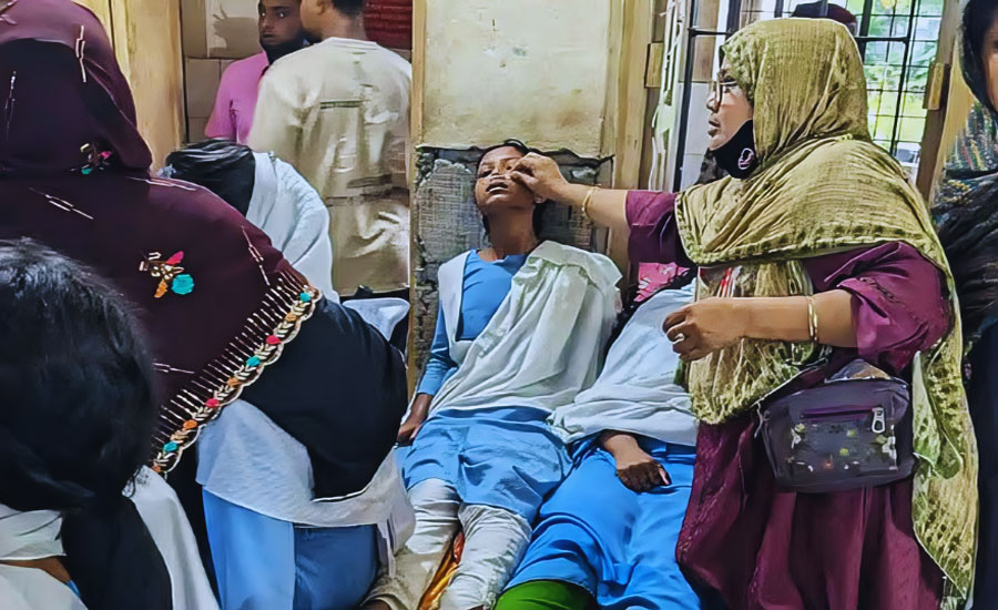 বিদ্যালয়ের শৌচাগারে কৌটা থেকে দুর্গন্ধ ছড়িয়ে অসুস্থ ৪০ শিক্ষার্থী, হাসপাতালে ভর্তি