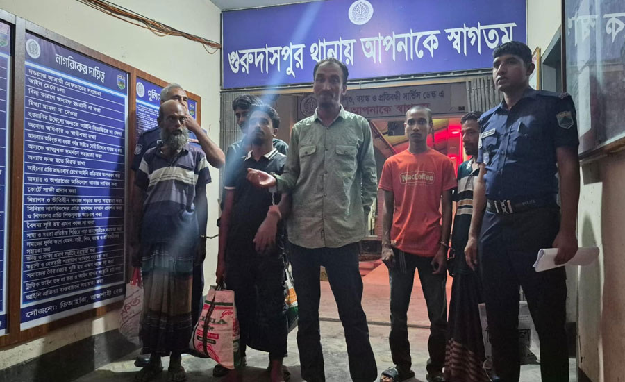 গুরুদাসপুরে পুলিশের অভিযানে ৬ মাদকসেবী ও কারবারি গ্রেপ্তার