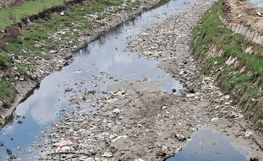 রোহিঙ্গা ক্যাম্পের বিষাক্ত বর্জ্যে খাল-বিল দূষিত