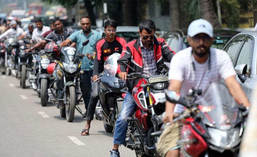 মোটরসাইকেলমালিকদের ওপর কর বসতে পারে, যৌক্তিকতা কতটা