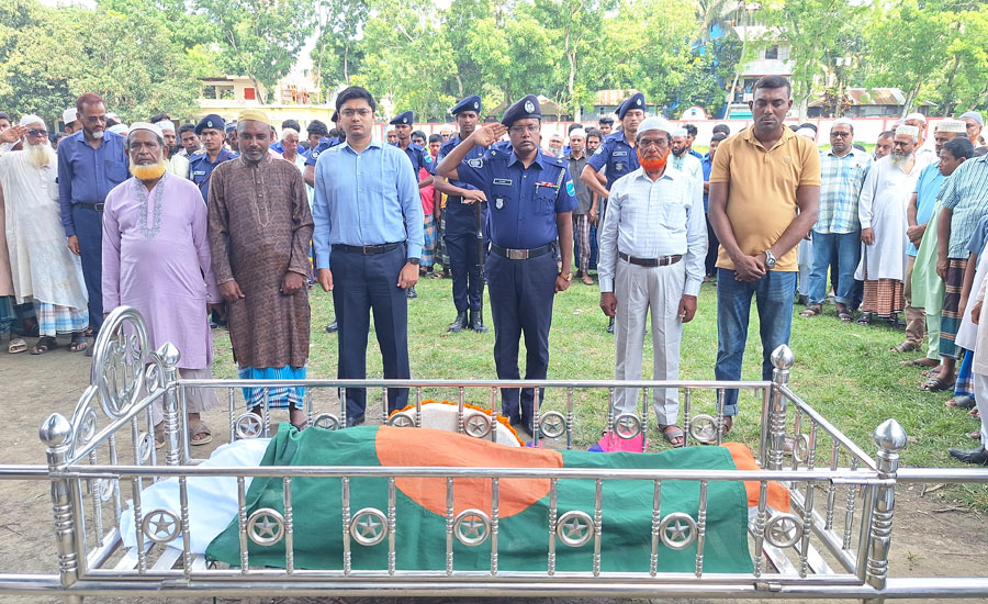 রাষ্ট্রীয় মর্যাদায় বীর মুক্তিযোদ্ধা হযরত আলীর দাফন সম্পন্ন