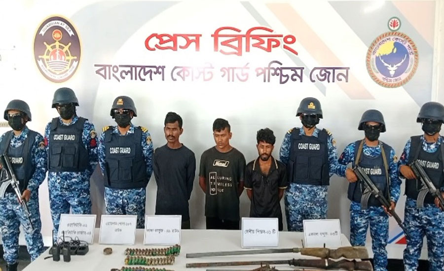 সুন্দরবনে কোস্টগার্ডের সাথে শরীফ  বাহিনীর বন্দুকযুদ্ধ, তিন দস্যু আটক