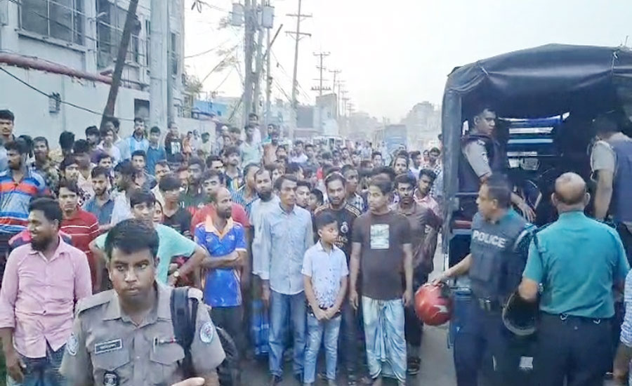 টানা দুদিনের তীব্র আন্দোলনের পর পুলিশের হস্তক্ষেপে শ্রমিকদের বেতন পরিশোধের আশ্বাস