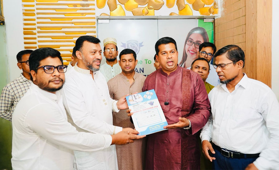 চট্টগ্রামের ডিসি জাহিদের মানবিকতায় জেলে পরিবারে ফিরল হাসি