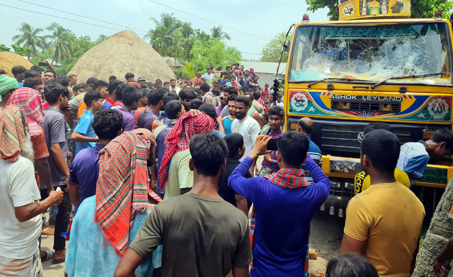গুরুদাসপুরে ট্রাকচাপায় মোটরসাইকেল আরোহী নিহত, আহত ১