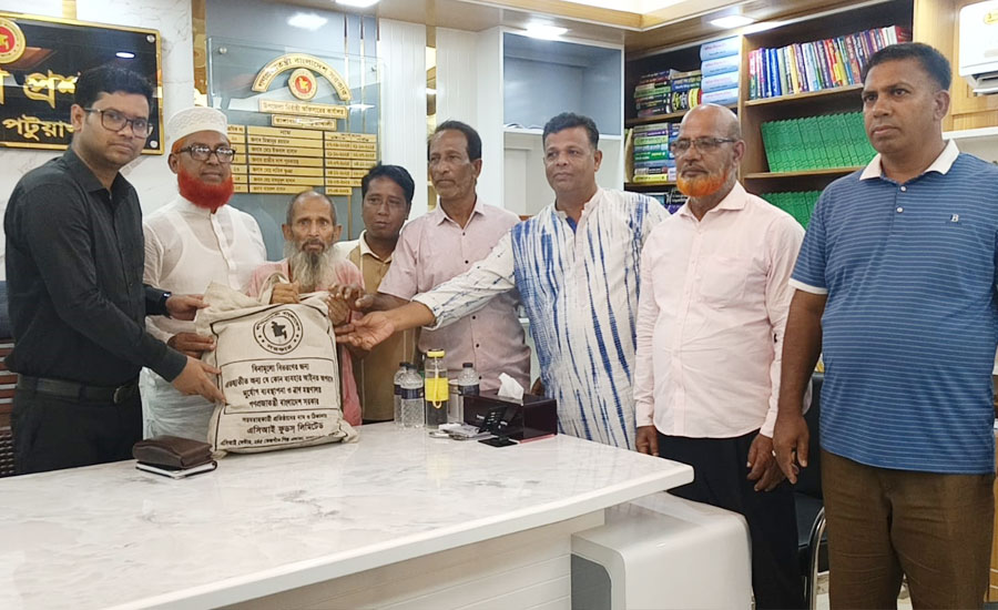 দৈনিক নতুন সময় সংবাদ প্রচারের পর অসহায় দুই পরিবার পেল নতুন ঘরের আশ্বাস ‎