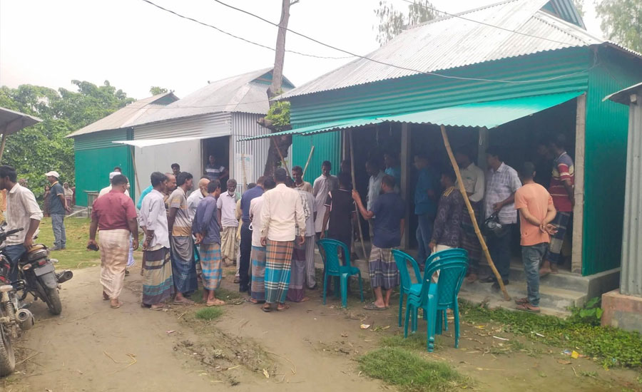 গভীর রাতে অগ্নিসংযোগে সরিষাবাড়ীতে বিএনপির কার্যালয় ক্ষতিগ্রস্ত