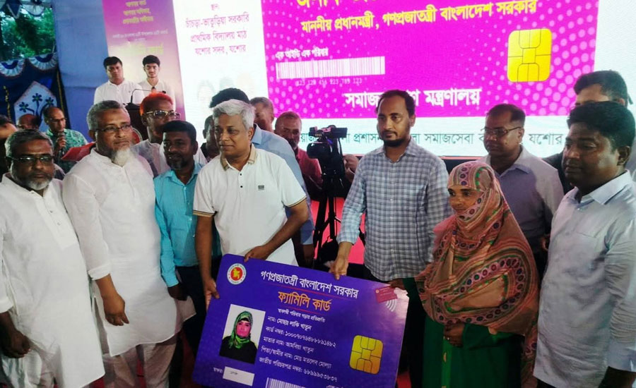 যশোরে ফ্যামিলি কার্ড বিতরণ উদ্বোধন করলেন: অনিন্দ্য ইসলাম অমিত