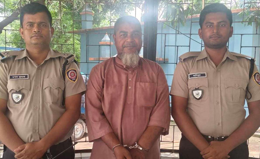 গোমস্তাপুরে মাদকবিরোধী বিশেষ অভিযানে ৫৭০ পিস ইয়াবাসহ আটক ১